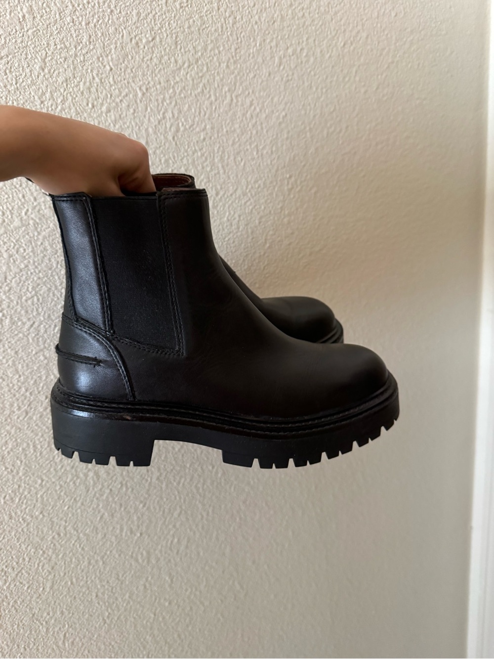 Zara Black Leather Chelsea Boots